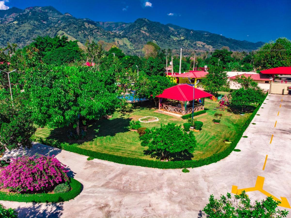 Rancho Guacamayos Hotel & Restaurantes Bonao Exterior photo